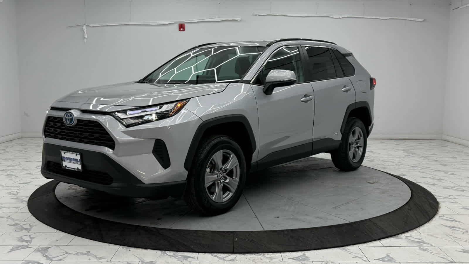 2024 Toyota RAV4 Hybrid XLE photo 3