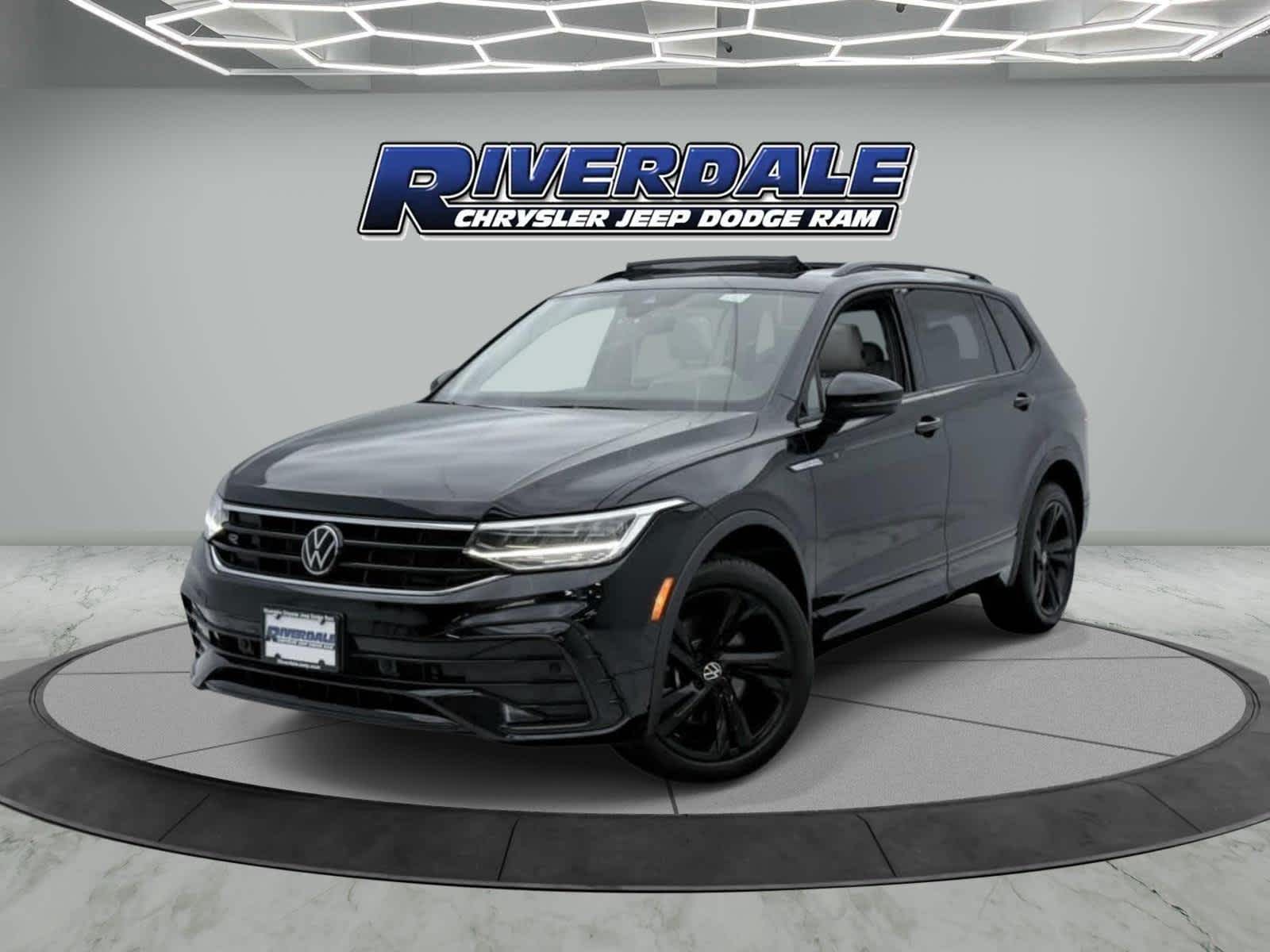 2023 Volkswagen Tiguan 2.0T SE R-Line Black 4Motion's photo