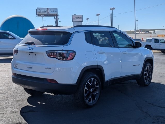 2022 Jeep Compass Latitude photo 3