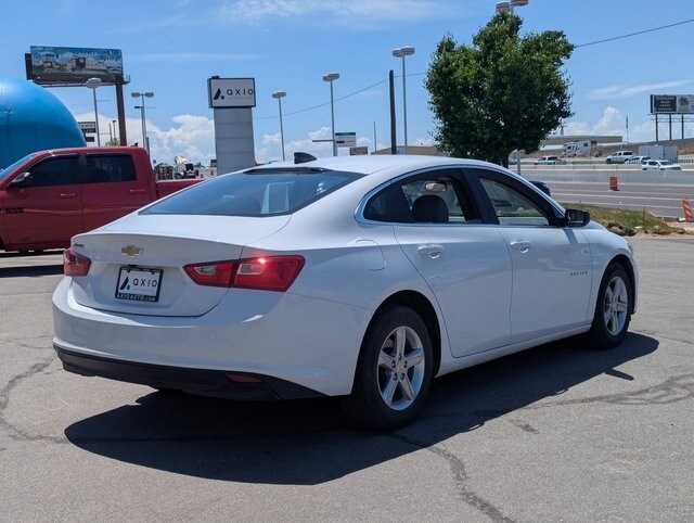 2023 Chevrolet Malibu photo 3