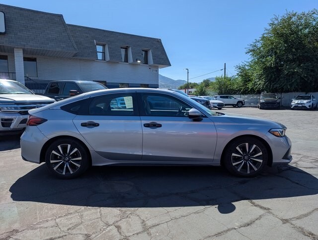 2024 Honda Civic Hatchback EX-L photo 2