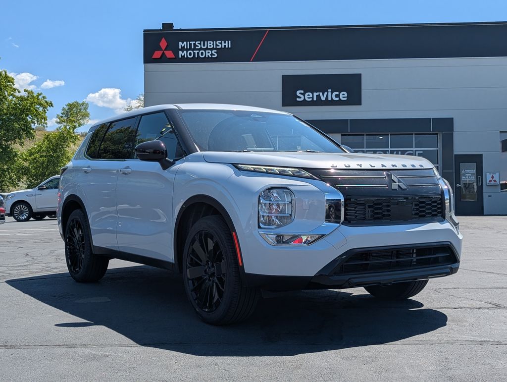 2026 Mitsubishi Outlander LE S-AWC's photo