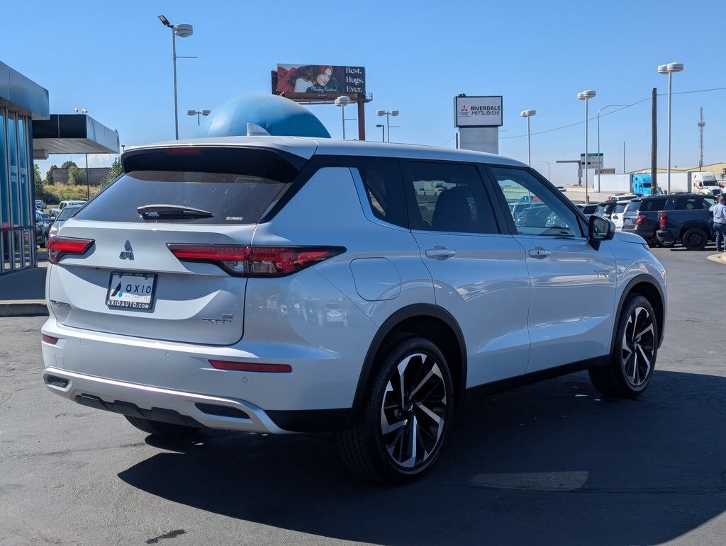 2025 Mitsubishi Outlander PHEV SE photo 2