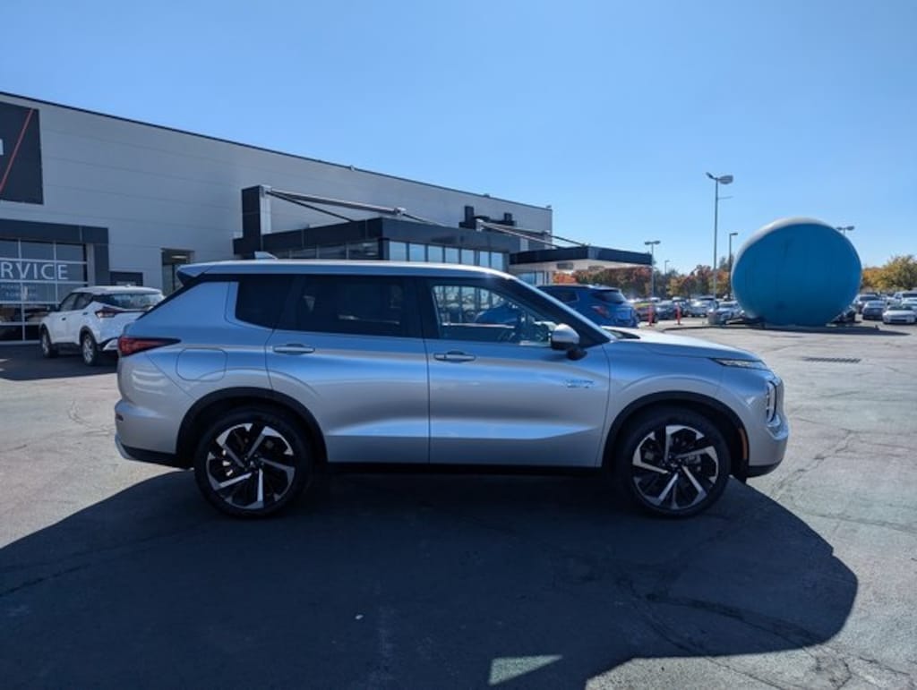 Used 2023 Mitsubishi Outlander Plug-In Hybrid  SUV