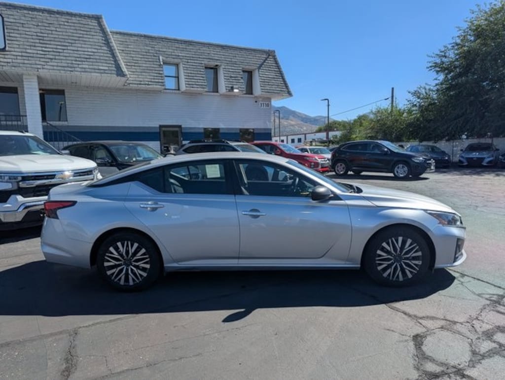 Used 2024 Nissan Altima 2.5 SV Sedan