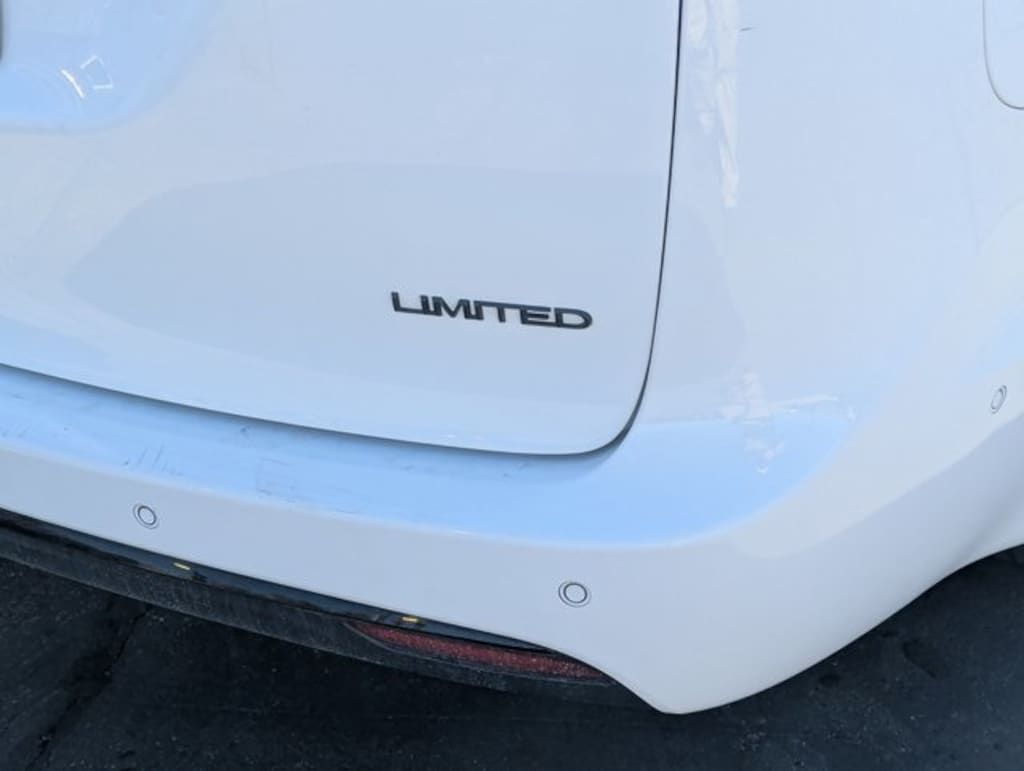 Used 2018 Chrysler Pacifica Limited Van