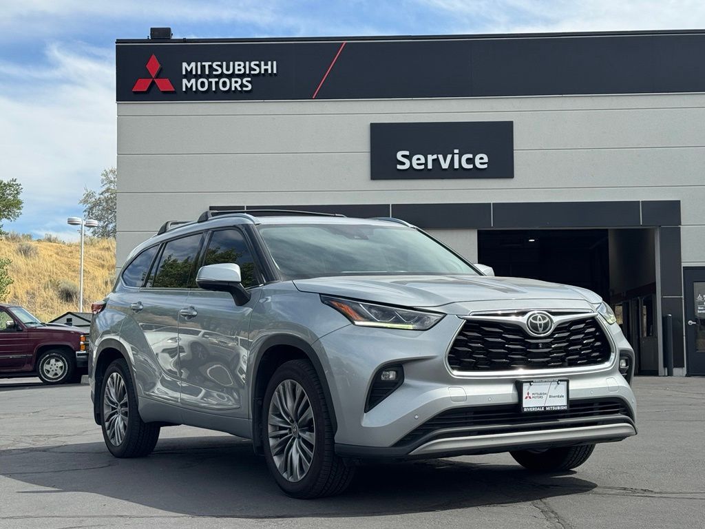 2023 Toyota Highlander Platinum