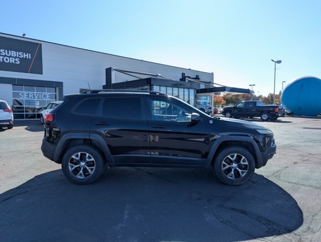 Used 2018 Jeep Cherokee Trailhawk 4x4 SUV