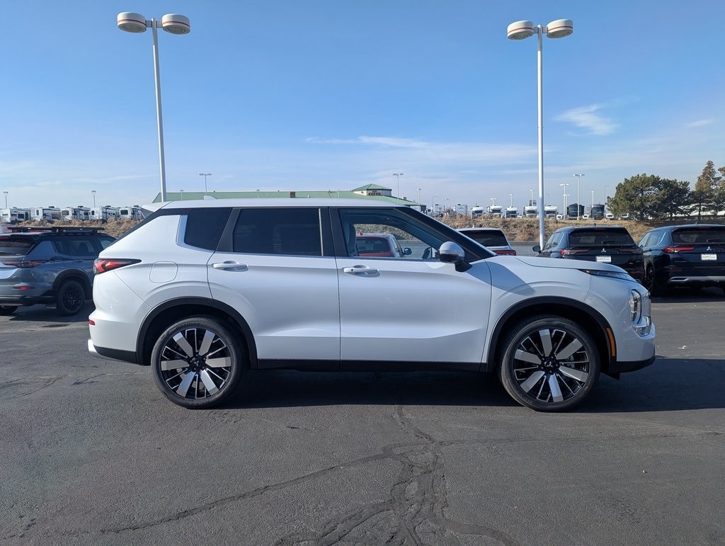 New 2026 Mitsubishi Outlander SE SUV