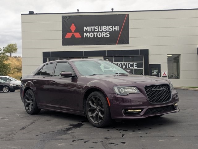 2021 Chrysler 300 Touring's photo