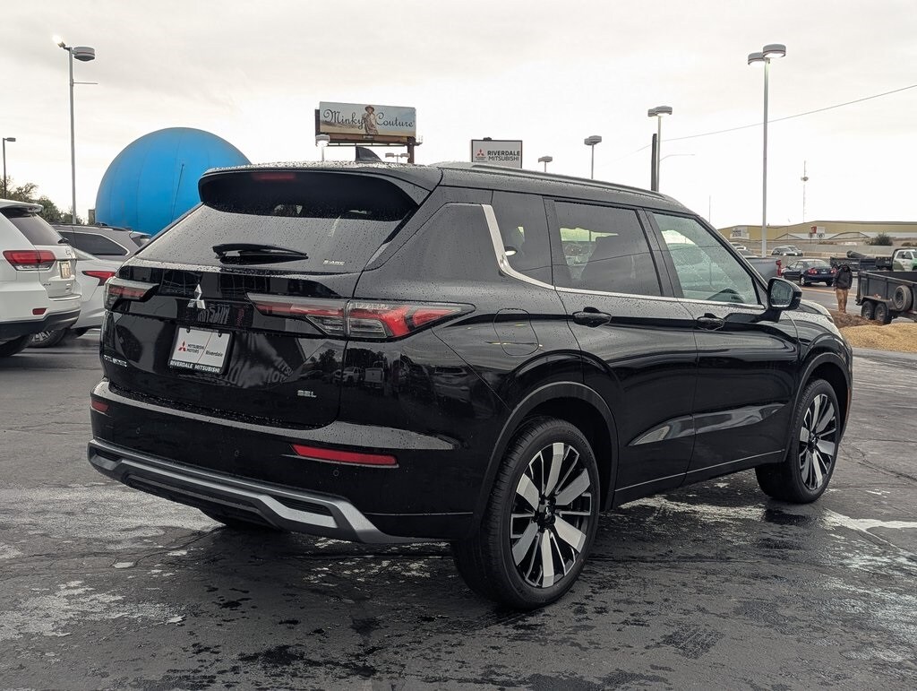 2025 Mitsubishi Outlander SEL GT photo 2