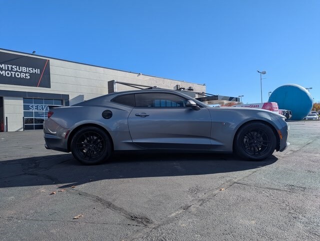 2019 Chevrolet Camaro 1LT photo 2