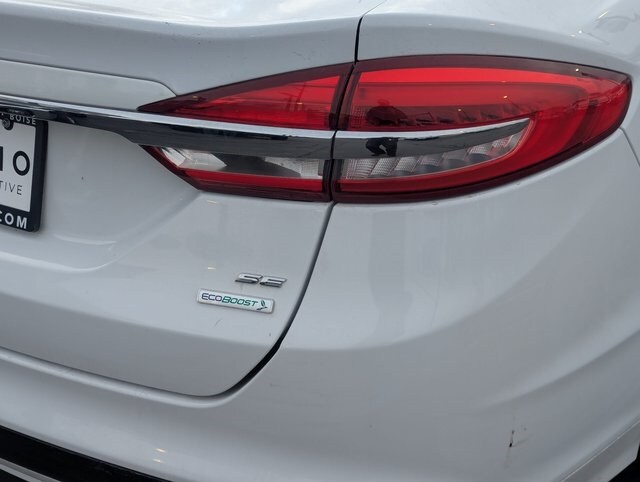 2017 Ford Fusion SE photo 4