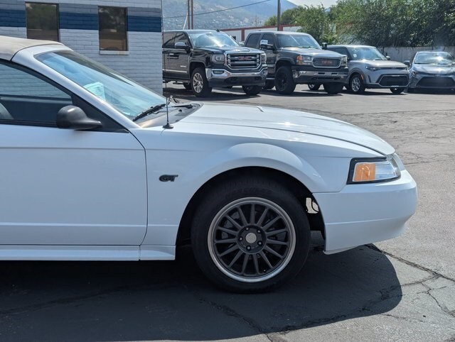 2000 Ford Mustang GT photo 2
