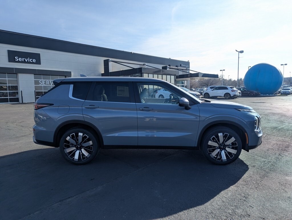 New 2026 Mitsubishi Outlander SE SUV