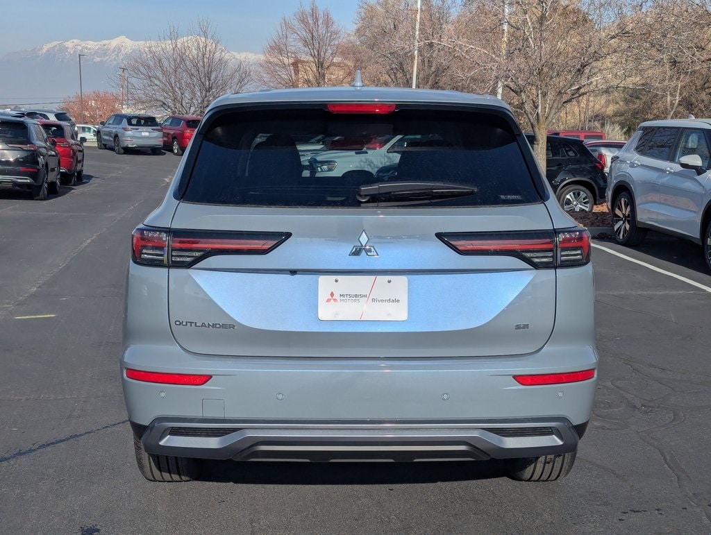 New 2026 Mitsubishi Outlander SE SUV