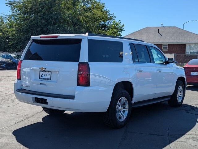 2018 Chevrolet Suburban LT photo 2