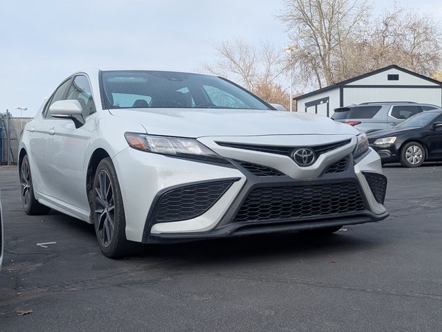 2022 Toyota Camry SE's photo