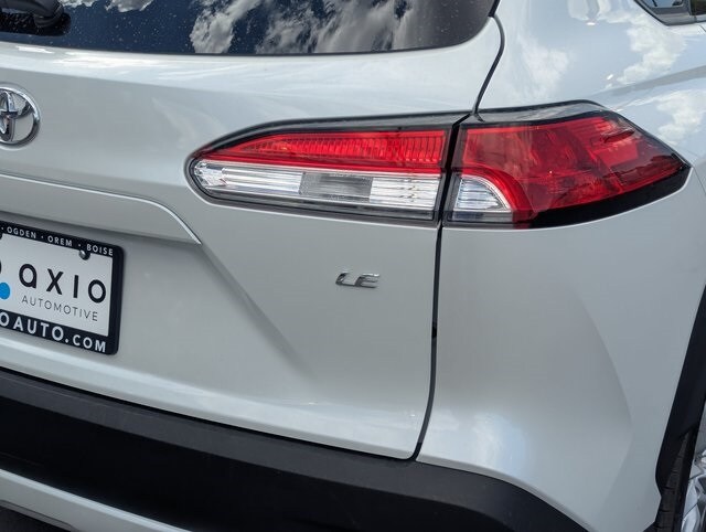 2024 Toyota Corolla Cross LE photo 2