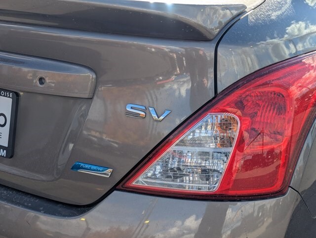 2014 Nissan Versa SV photo 4