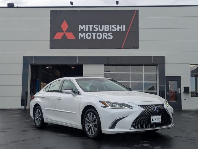 2021 Lexus ES Hybrid 300h's photo