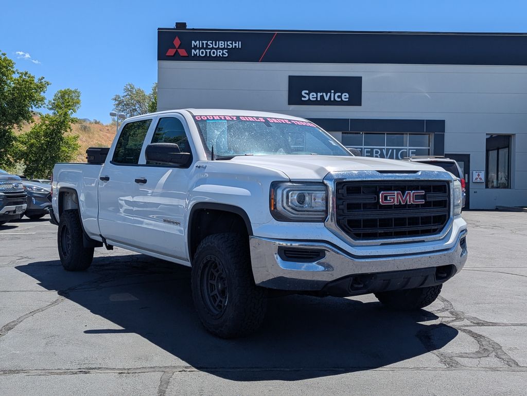2018 GMC Sierra 4WD Crew Cab Standard Box's photo