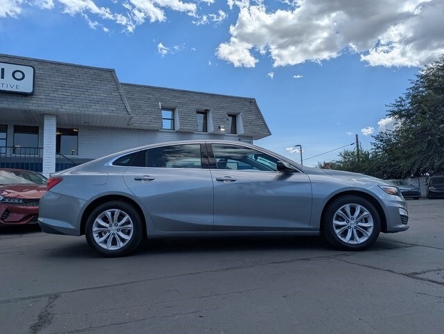 2023 Chevrolet Malibu 1LT photo 2