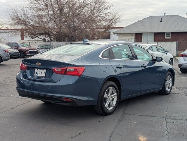 2024 Chevrolet Malibu 1LT photo 2