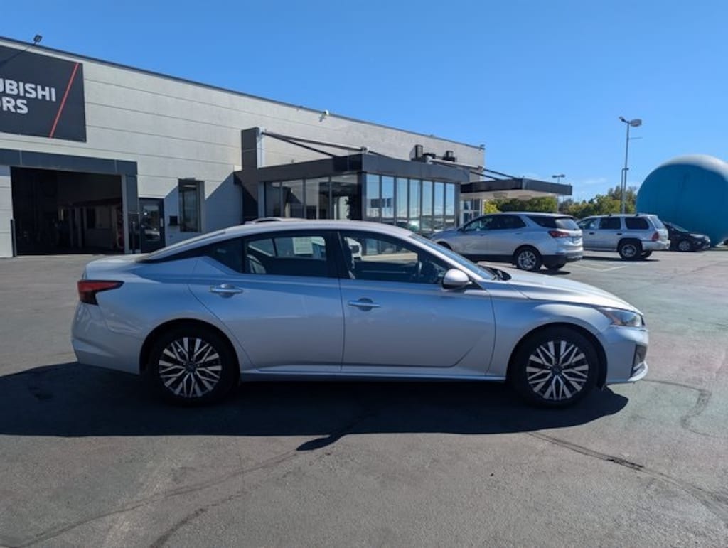 Used 2023 Nissan Altima 2.5 SV Sedan