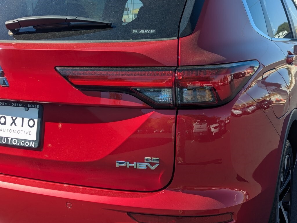 2025 Mitsubishi Outlander SE Ralliart photo 2