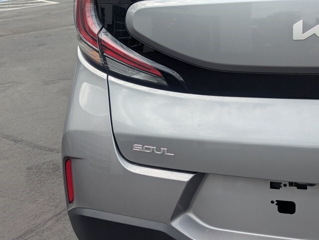 2023 Kia Soul LX photo 2