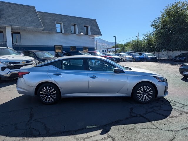 2024 Nissan Altima 2.5 SV photo 2