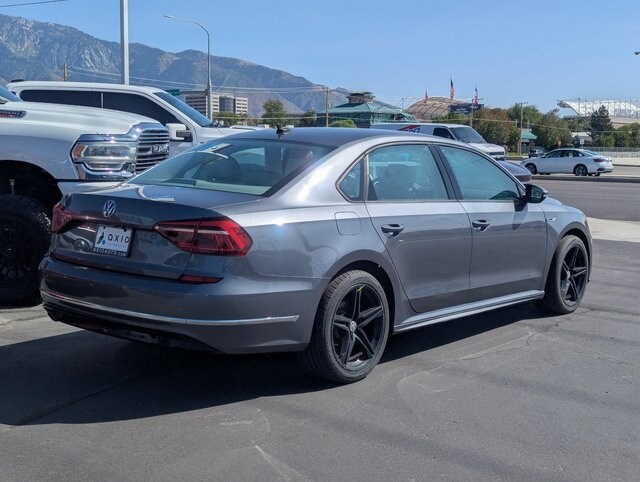 2018 Volkswagen Passat 2.0T R-Line photo 2