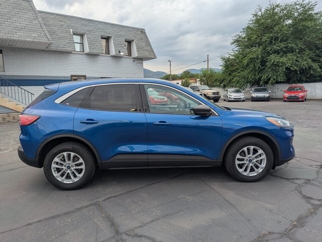 2022 Ford Escape SE photo 2