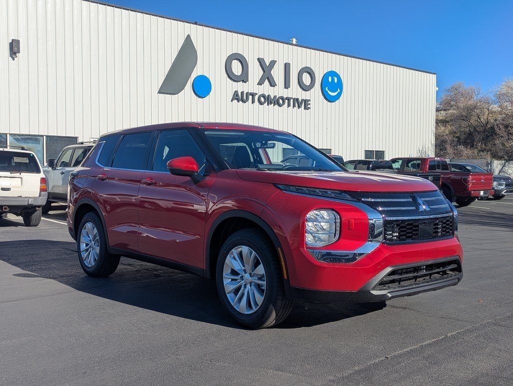 2026 Mitsubishi Outlander ES's photo