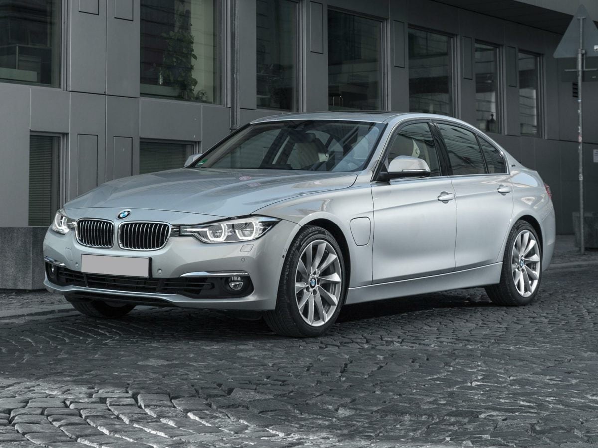 2018 BMW 3 Series 330e's photo