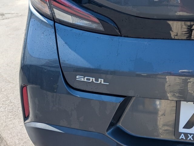 2023 Kia Soul LX photo 3