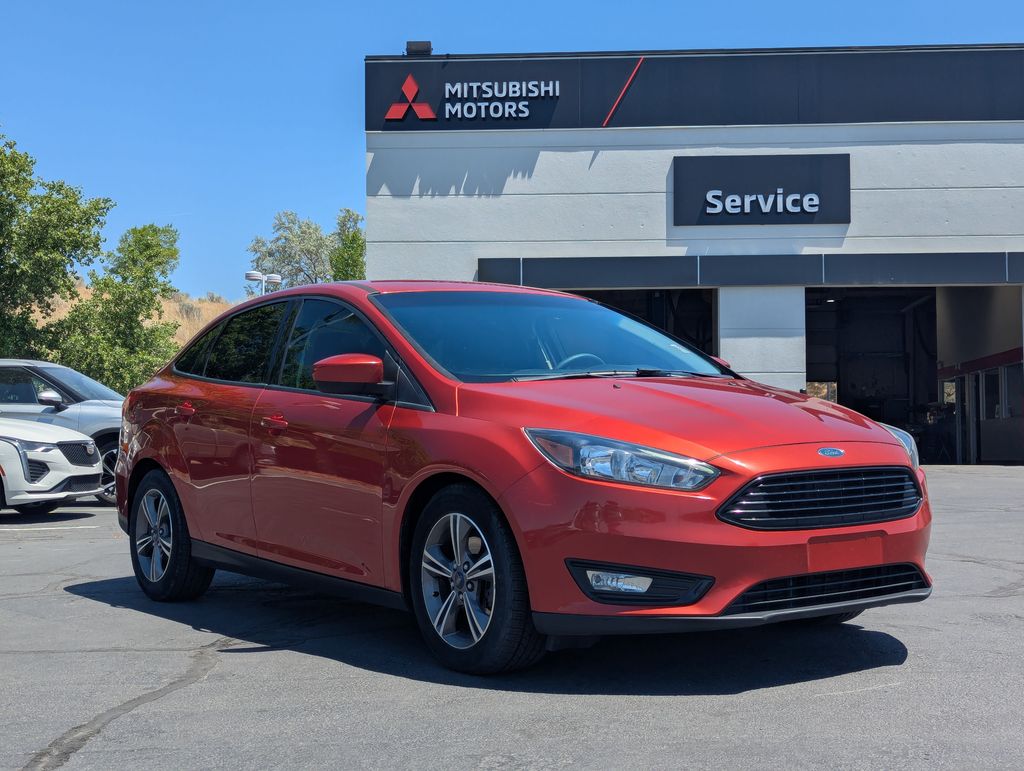 2018 Ford Focus Sedan SE's photo