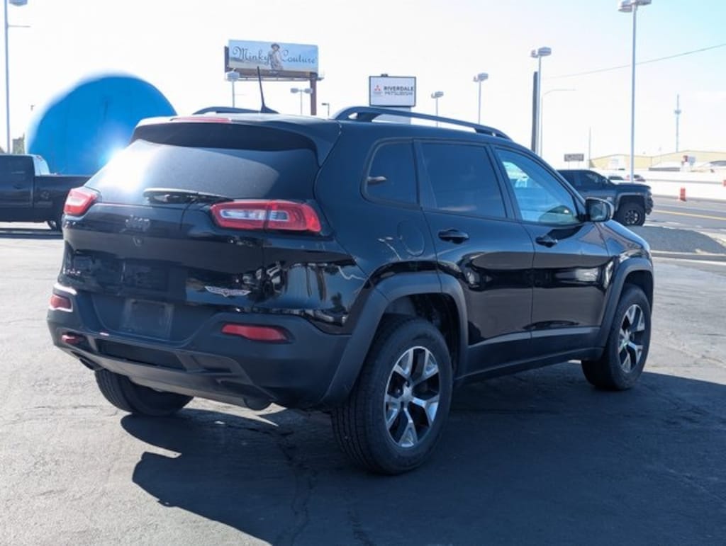 Used 2018 Jeep Cherokee Trailhawk 4x4 SUV