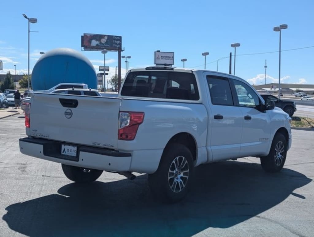 Used 2024 Nissan Titan SV Truck Crew Cab