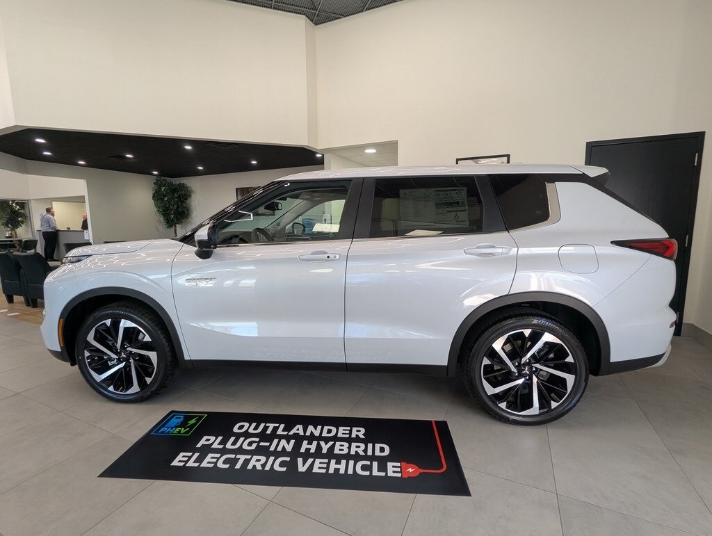 2025 Mitsubishi Outlander PHEV SE photo 4