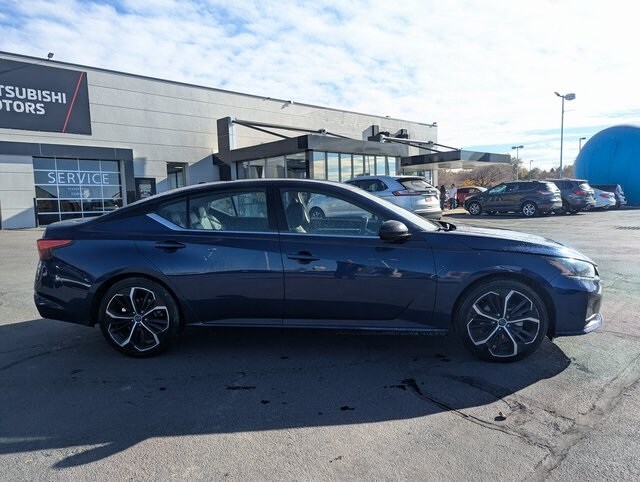 2024 Nissan Altima 2.5 SR photo 2