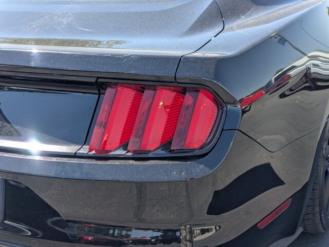 2016 Ford Mustang EcoBoost Premium photo 4