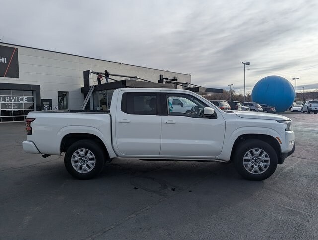 2022 Nissan Frontier SV photo 2