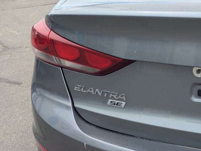 2017 Hyundai Elantra SE photo 2