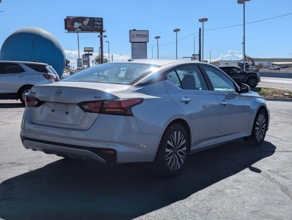 Used 2023 Nissan Altima 2.5 SV Sedan