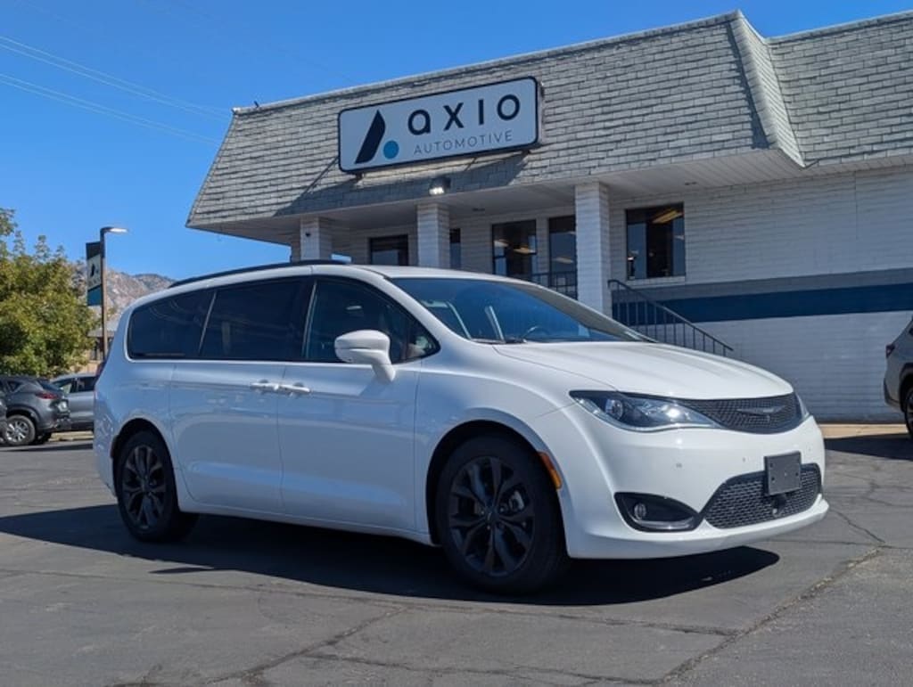 Used 2018 Chrysler Pacifica Limited Van