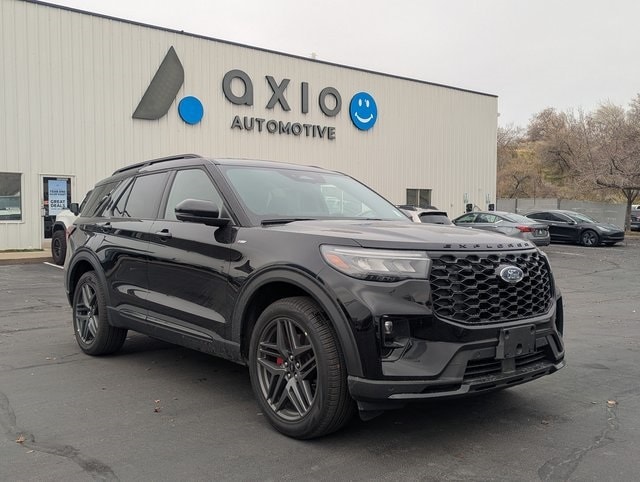 2025 Ford Explorer ST-LINE's photo