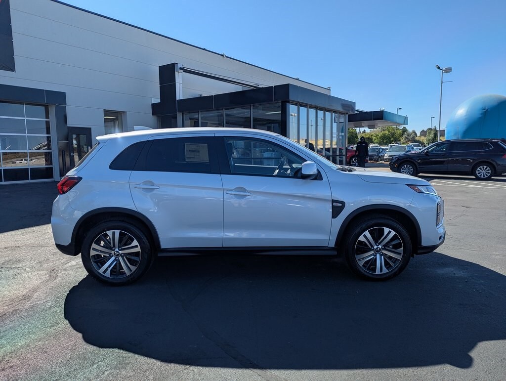 2025 Mitsubishi Outlander Sport ES photo 2