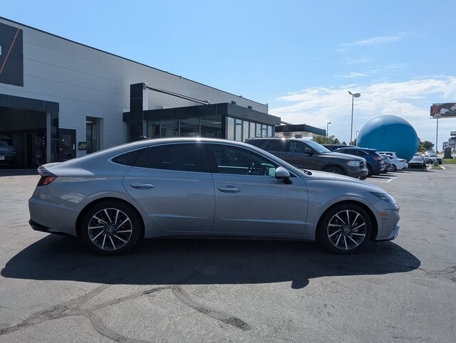 2023 Hyundai Sonata Limited photo 2